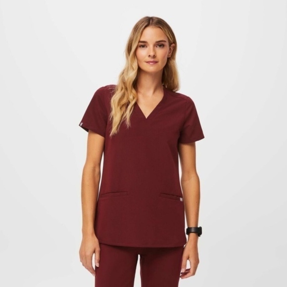 Figs Casma Three-Pocket Scrub Top Burgundy